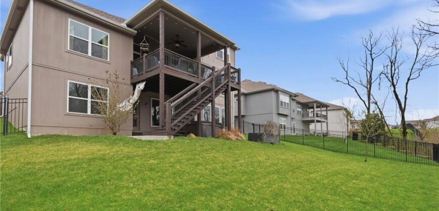 7310 NW Clore Drive, Parkville, MO 64152