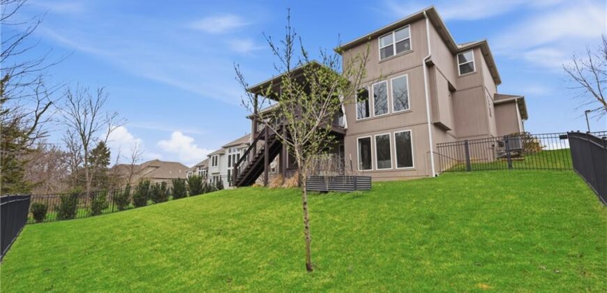 7310 NW Clore Drive, Parkville, MO 64152