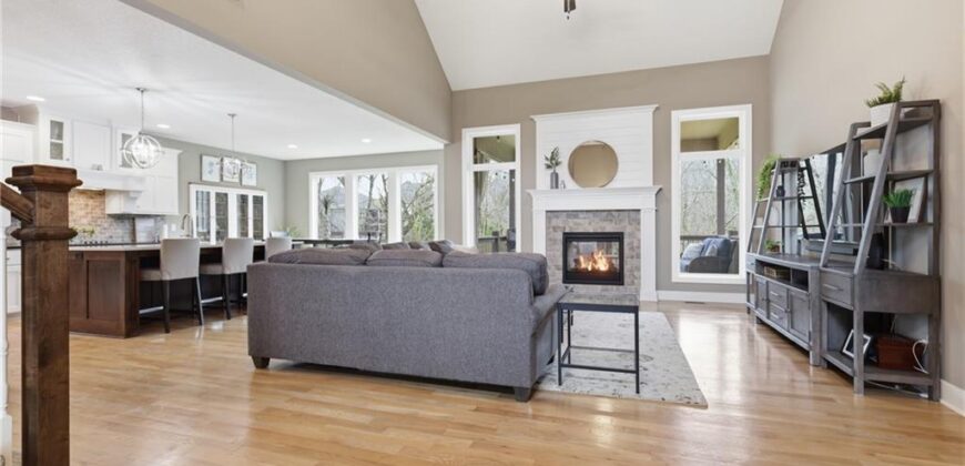 7310 NW Clore Drive, Parkville, MO 64152