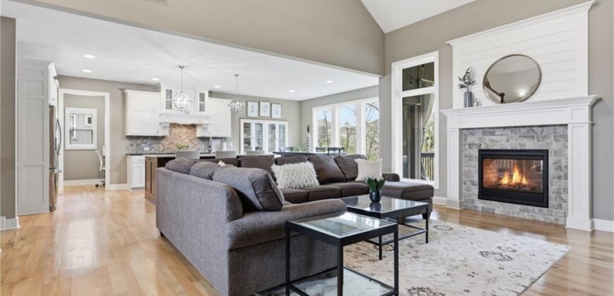 7310 NW Clore Drive, Parkville, MO 64152