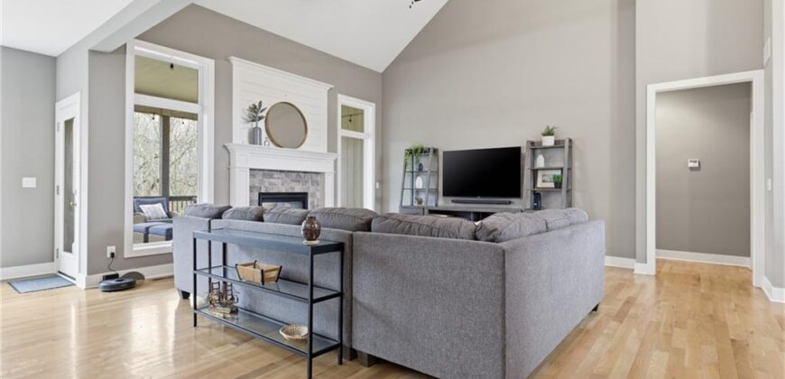 7310 NW Clore Drive, Parkville, MO 64152