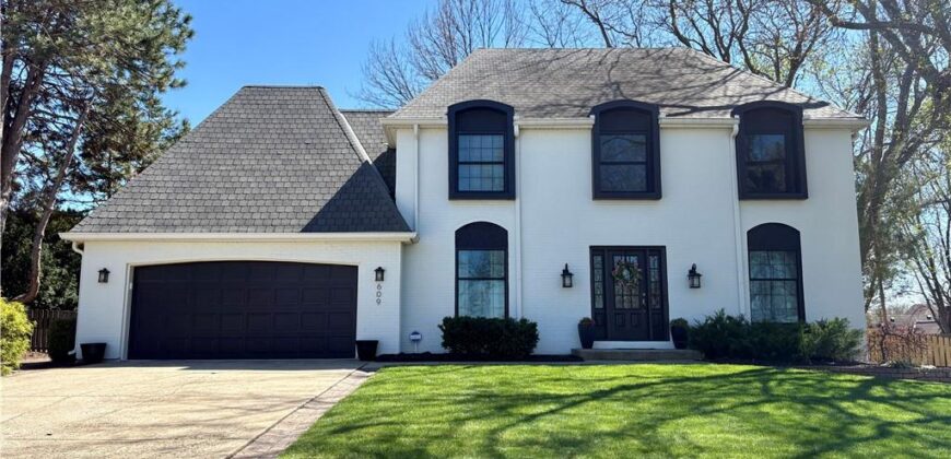 609 NW 44th Terrace, Gladstone, MO 64116