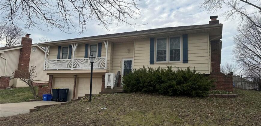 7312 NW Belvidere Parkway, Kansas City, MO 64152