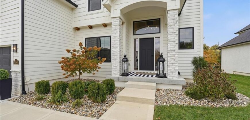 7160 N National Drive, Parkville, MO 64152