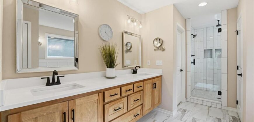 7160 N National Drive, Parkville, MO 64152