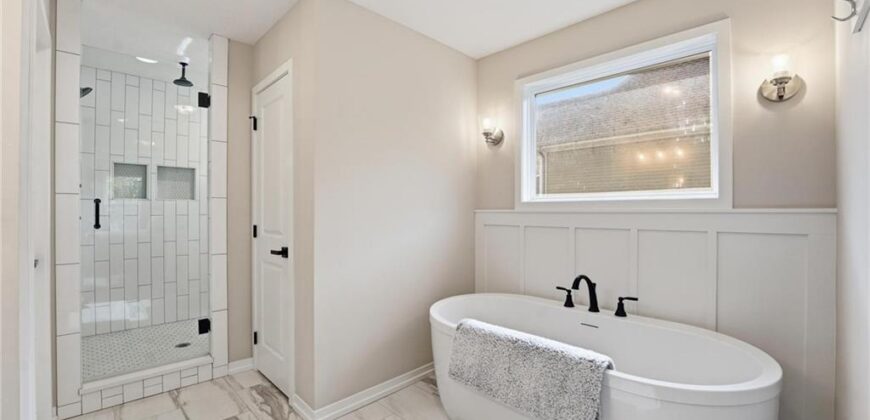 7160 N National Drive, Parkville, MO 64152