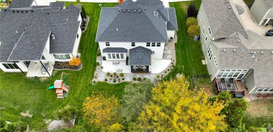 7160 N National Drive, Parkville, MO 64152