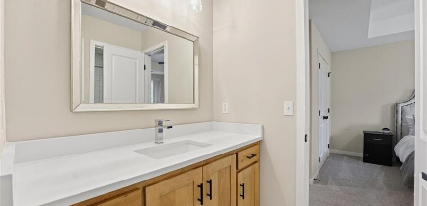 7160 N National Drive, Parkville, MO 64152