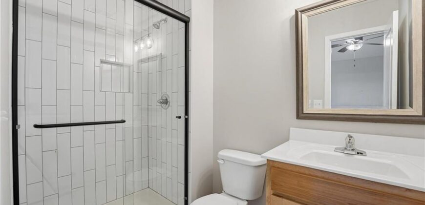 7160 N National Drive, Parkville, MO 64152