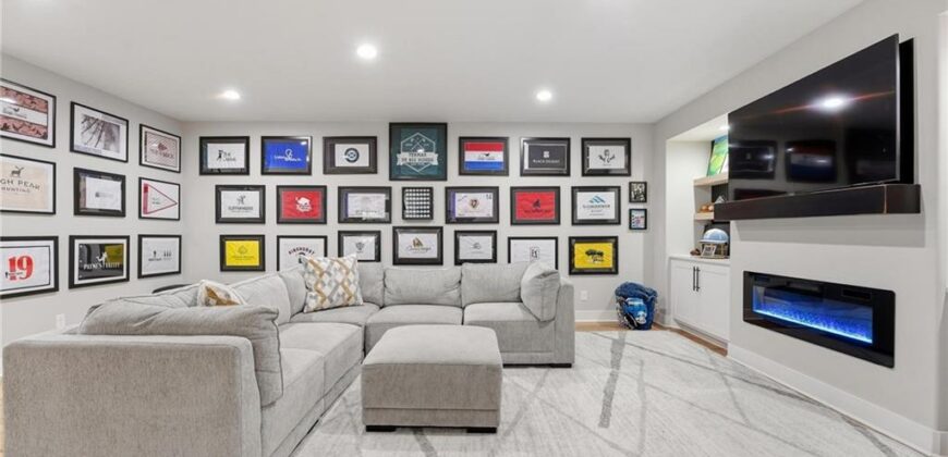 7160 N National Drive, Parkville, MO 64152