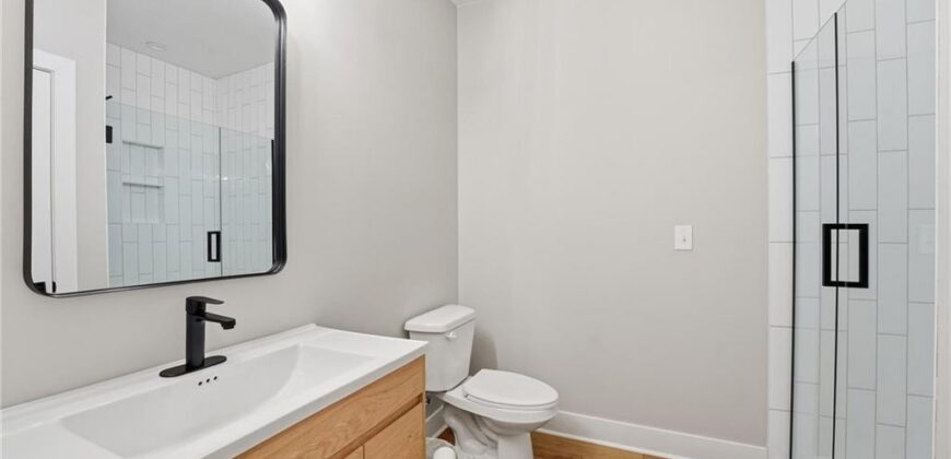 7160 N National Drive, Parkville, MO 64152