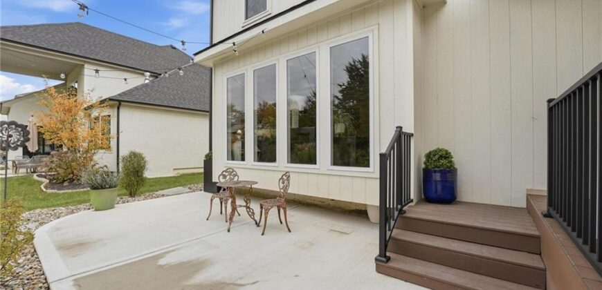 7160 N National Drive, Parkville, MO 64152