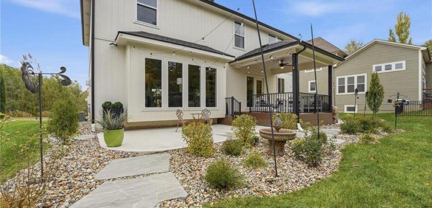 7160 N National Drive, Parkville, MO 64152