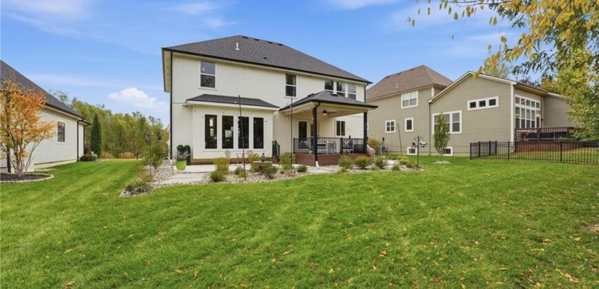 7160 N National Drive, Parkville, MO 64152