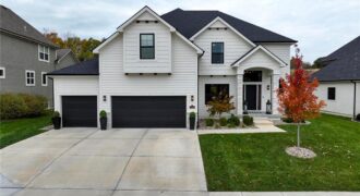 7160 N National Drive, Parkville, MO 64152