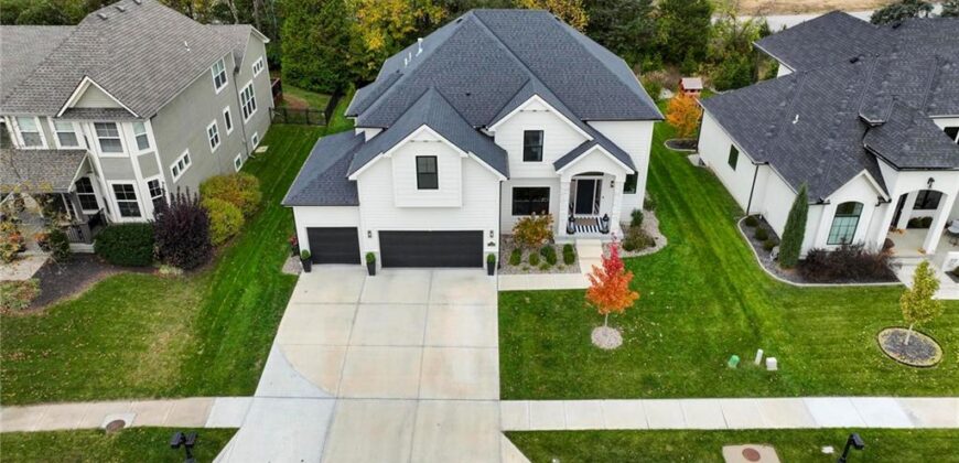 7160 N National Drive, Parkville, MO 64152