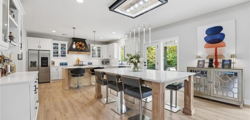 7160 N National Drive, Parkville, MO 64152