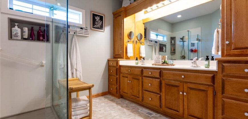 620 Liberty Road, Smithville, MO 64089