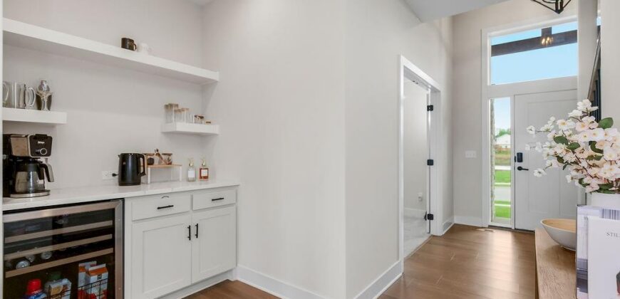 10505 N Flora Avenue, Kansas City, MO 64155