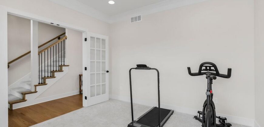 10505 N Flora Avenue, Kansas City, MO 64155