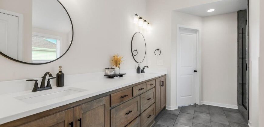 10505 N Flora Avenue, Kansas City, MO 64155