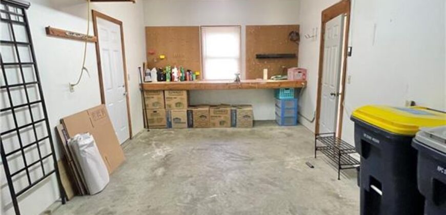 1637 83rd Terrace, Kansas City, MO 64118