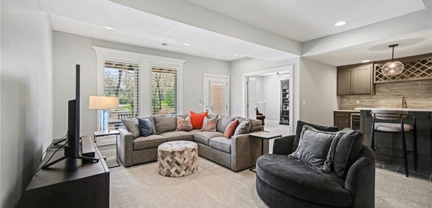 9201 Lime Stone Road, Parkville, MO 64152