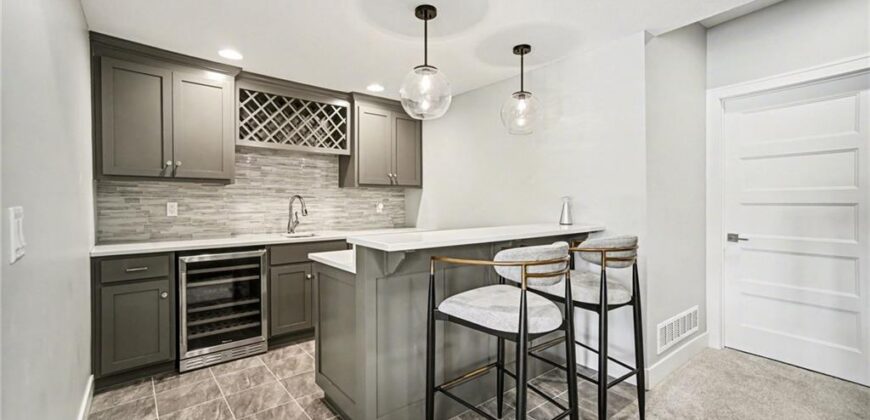 9201 Lime Stone Road, Parkville, MO 64152