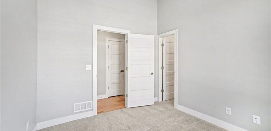 9201 Lime Stone Road, Parkville, MO 64152