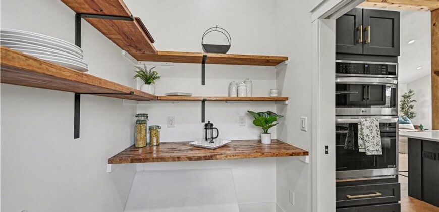 8305 NW Forest Drive, Weatherby Lake, MO 64152