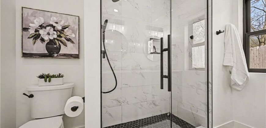 8305 NW Forest Drive, Weatherby Lake, MO 64152