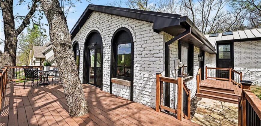 8305 NW Forest Drive, Weatherby Lake, MO 64152