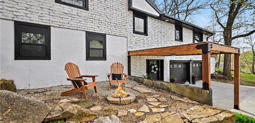 8305 NW Forest Drive, Weatherby Lake, MO 64152