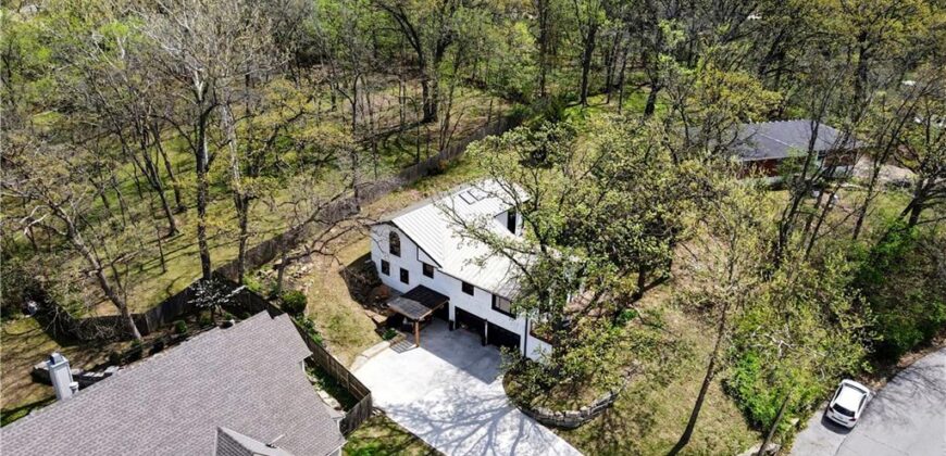 8305 NW Forest Drive, Weatherby Lake, MO 64152