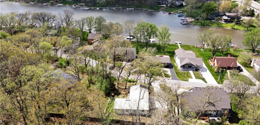 8305 NW Forest Drive, Weatherby Lake, MO 64152