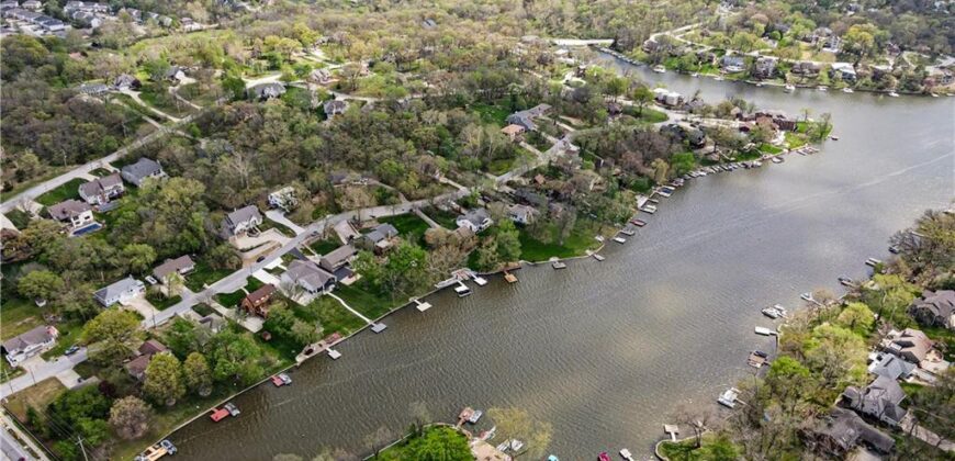 8305 NW Forest Drive, Weatherby Lake, MO 64152