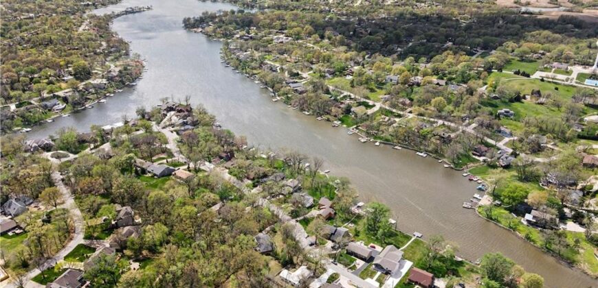 8305 NW Forest Drive, Weatherby Lake, MO 64152