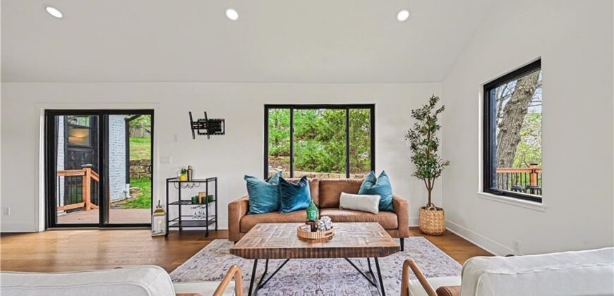 8305 NW Forest Drive, Weatherby Lake, MO 64152