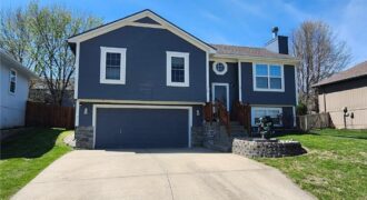 208 Hampton Drive, Smithville, MO 64089