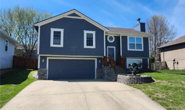 208 Hampton Drive, Smithville, MO 64089