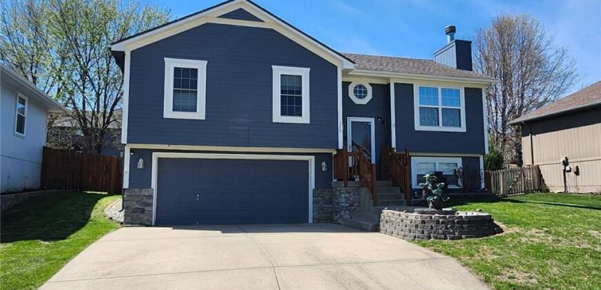 208 Hampton Drive, Smithville, MO 64089