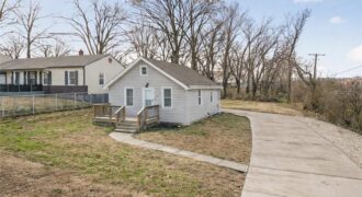 429 NE 42nd Street, Kansas City, MO 64116