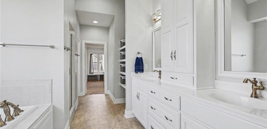 5513 NW 111th Court, Kansas City, MO 64154