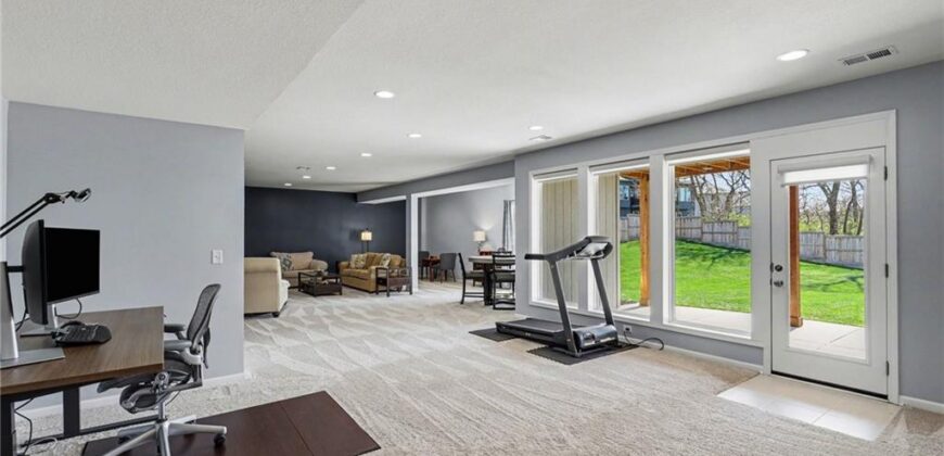 5513 NW 111th Court, Kansas City, MO 64154