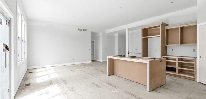 4 HIGHLAND Circle, Smithville, MO 64089