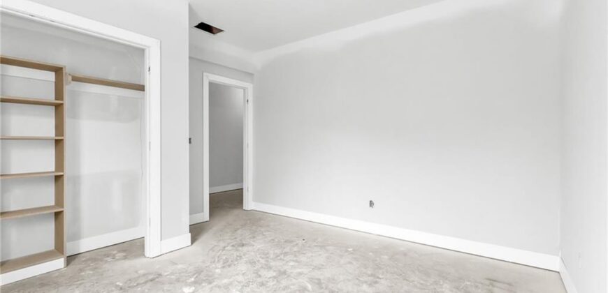 4 HIGHLAND Circle, Smithville, MO 64089