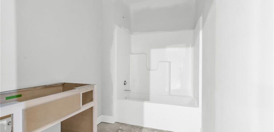 4 HIGHLAND Circle, Smithville, MO 64089