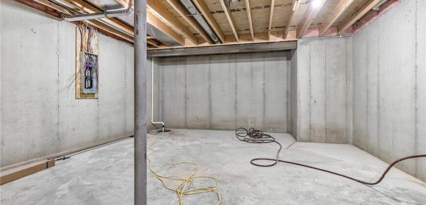 4 HIGHLAND Circle, Smithville, MO 64089