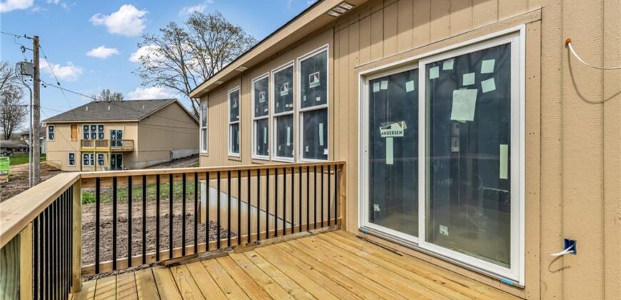 4 HIGHLAND Circle, Smithville, MO 64089