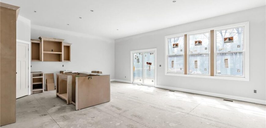 4 HIGHLAND Circle, Smithville, MO 64089